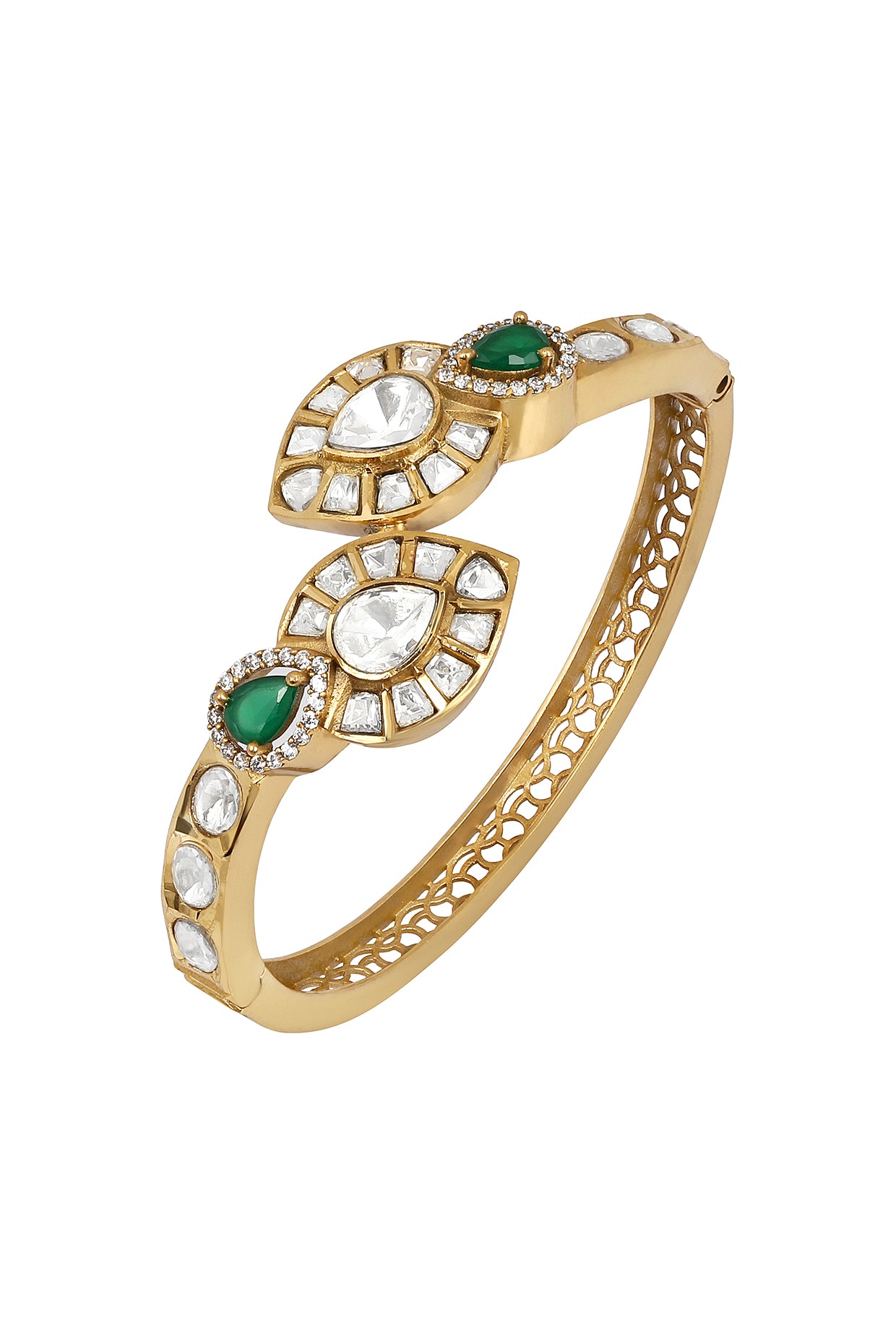 Bracelet in gold tone brass with Lv Kundan Polki( Yellow Polki), Zircon Diamond, Synthetic Emerald Have Been Used