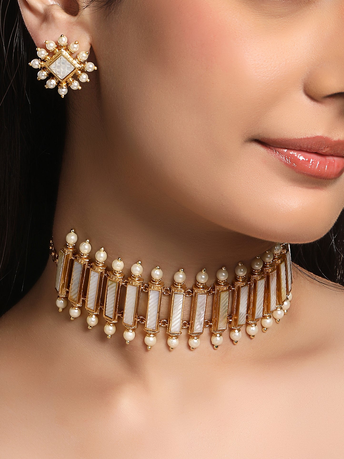 Choker in gold tone brass with Mother Of Pearl, Pearl