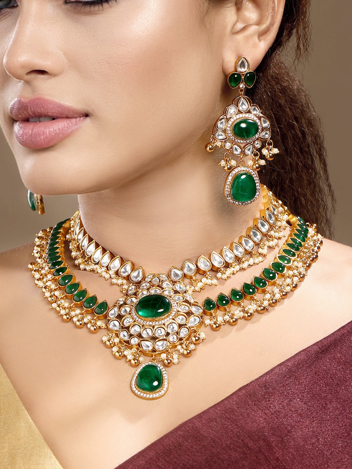 Choker in gold tone brass with Moissanite Kundan Polki, Cubic Zirconia, Pearls, Synthetic Emerald