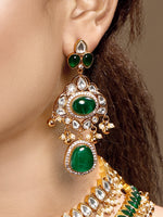 Choker in gold tone brass with Moissanite Kundan Polki, Cubic Zirconia, Pearls, Synthetic Emerald