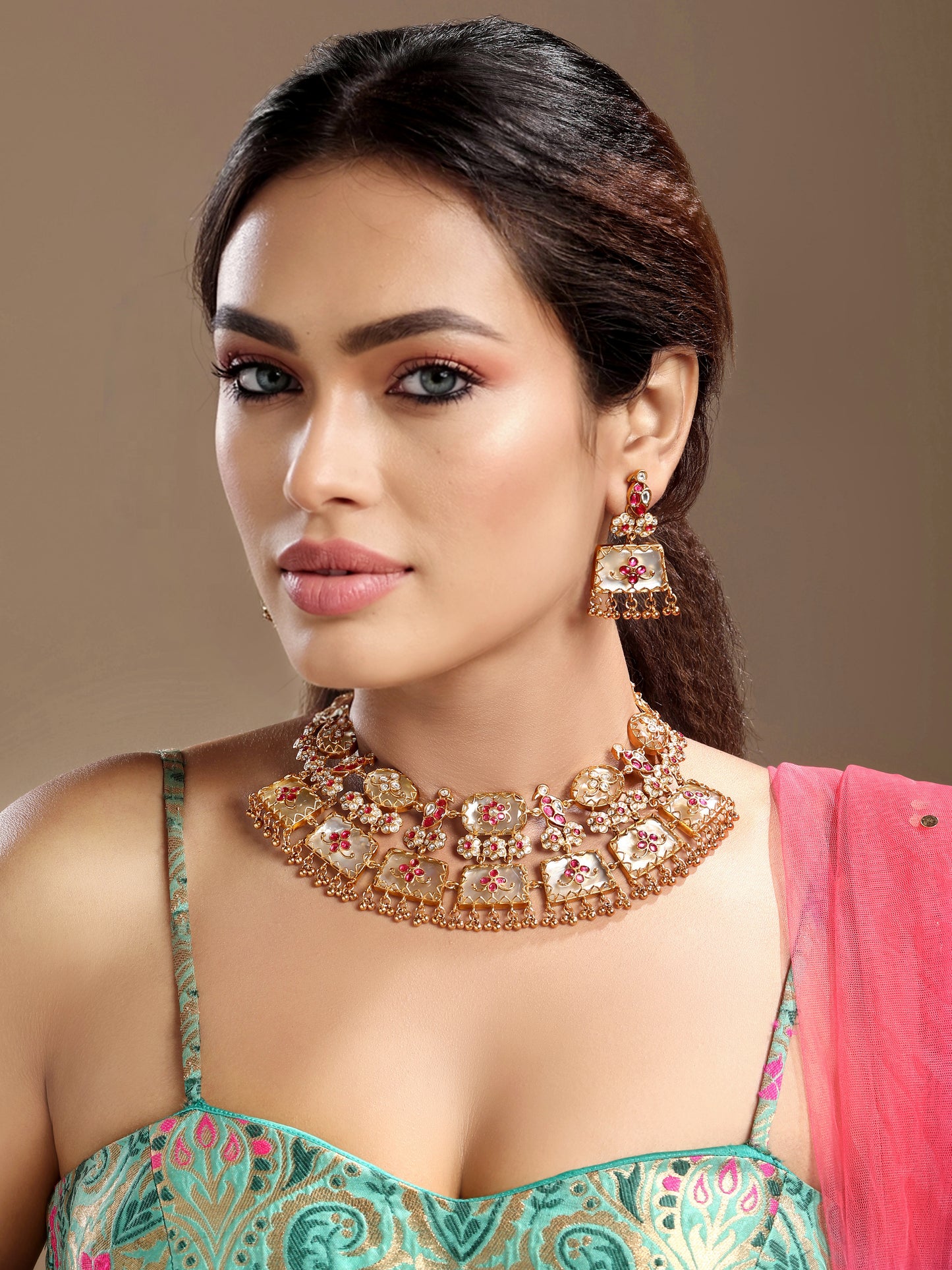 Choker in gold tone brass with Mother Of Pearl, Moissanite Kundan Polki, Synthetic Ruby