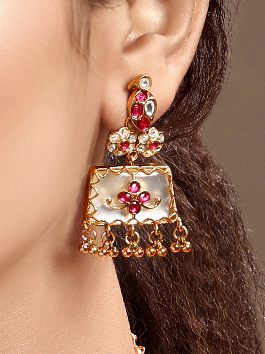 Choker in gold tone brass with Mother Of Pearl, Moissanite Kundan Polki, Synthetic Ruby
