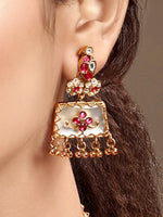 Choker in gold tone brass with Mother Of Pearl, Moissanite Kundan Polki, Synthetic Ruby