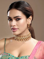 Choker in gold tone brass with Pearl, Synthetic Emerald