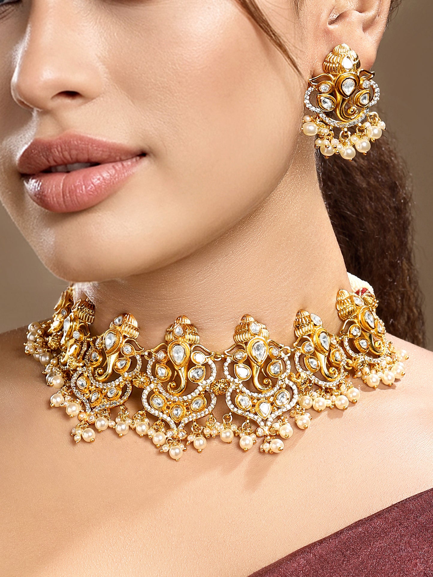 Necklace in gold tone brass with Shell Pearl, Moissanite Kundan Polki, Cubic Zirconia
