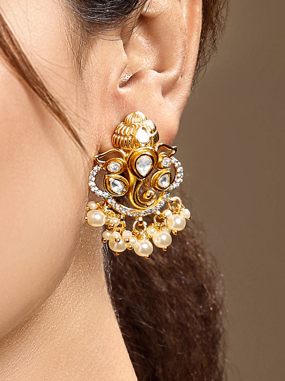 Necklace in gold tone brass with Shell Pearl, Moissanite Kundan Polki, Cubic Zirconia