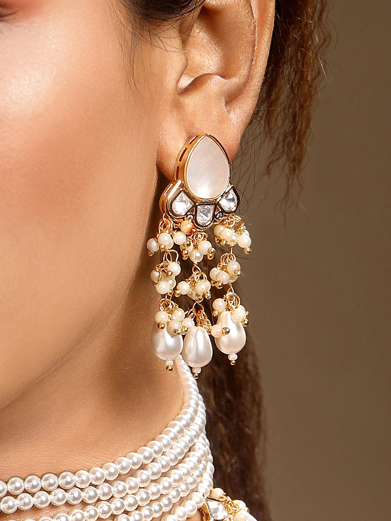 Choker in gold tone brass with Shell Pearl, Mother Of Pearl, Moissanite Kundan Polki, Cubic Zirconia