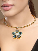 Choker in gold tone brass with Natural Shell Mother Of Pearl, Cubic Zirconia