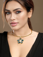 Choker in gold tone brass with Natural Shell Mother Of Pearl, Cubic Zirconia