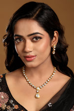 Short Necklace in antique gold tone brass with Mgpb, Kundan Polki