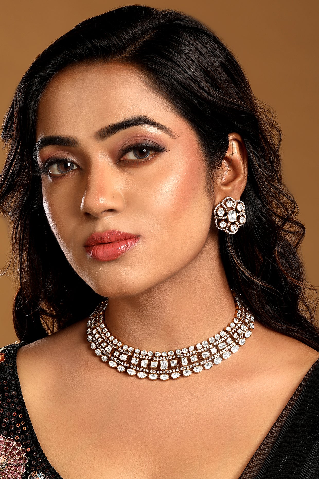 Choker in gold tone brass with Kundan Polki, Zircone Diamond
